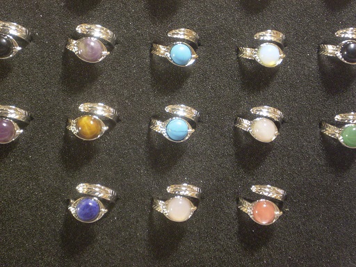 Adjustable rings, 1 cabochon each.